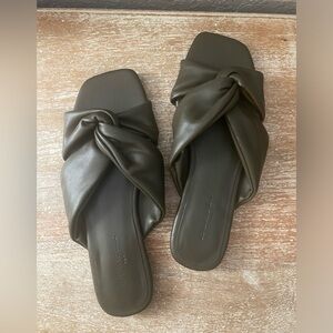 Banana Republic Olive twist knot sandals